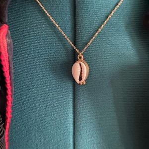 VANESSA MOONEY SHELL NECKLACE